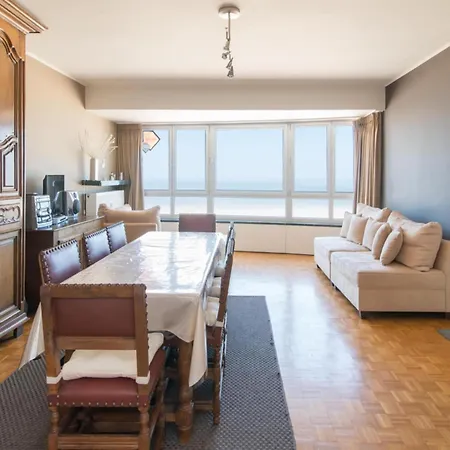 Splendid With Serene View 아파트